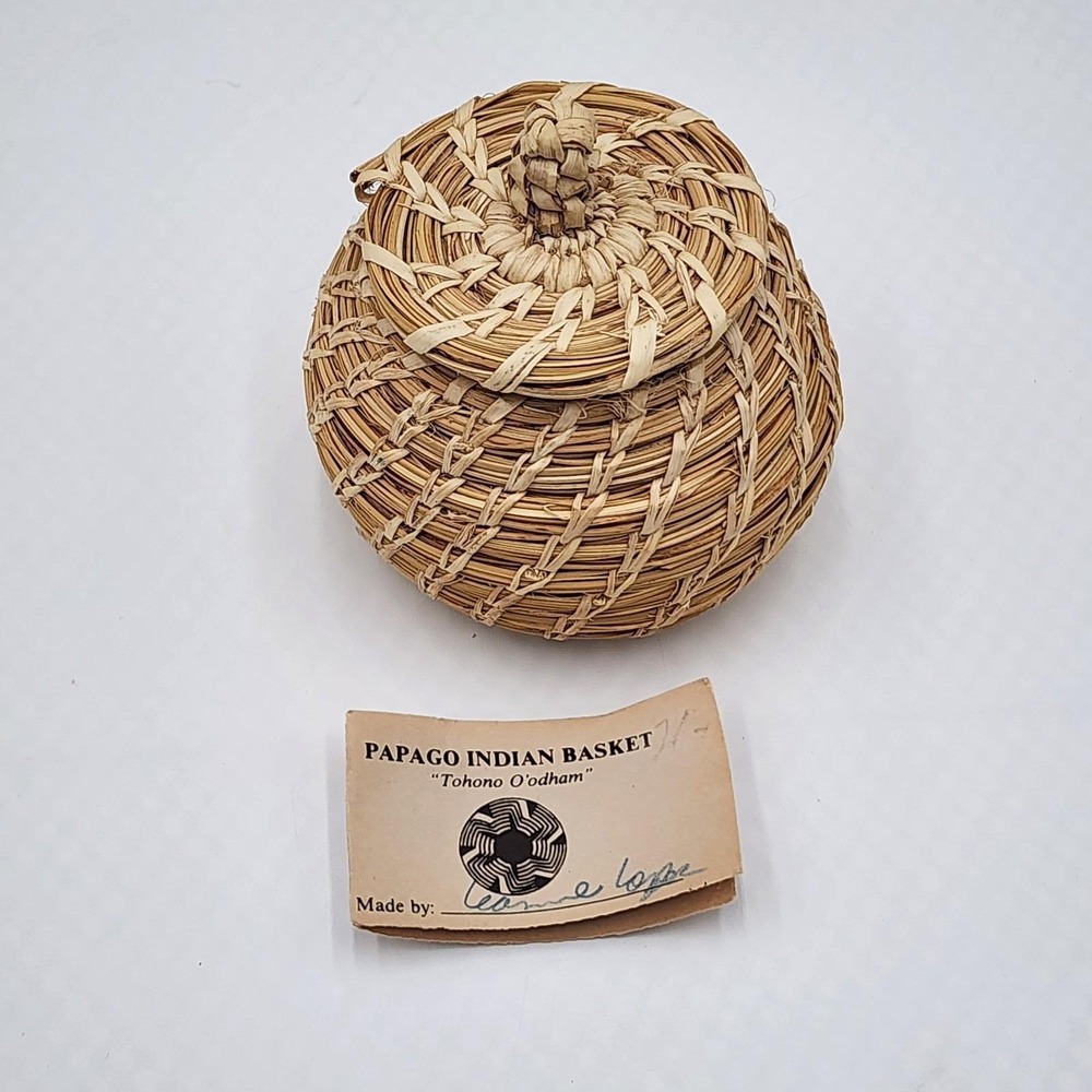 Vintage Tohono O'odham Papago Indian Handwoven Lidded Basket Signed Artisan‎